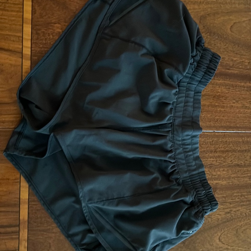 Lululemon hotty hot shorts 2”